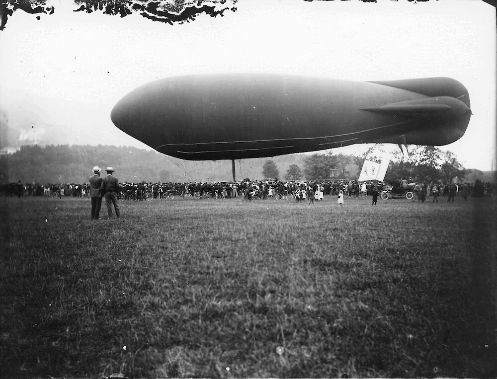Luftschiff Lucerna auf der Allmend 1912 (Foto: BAZ)